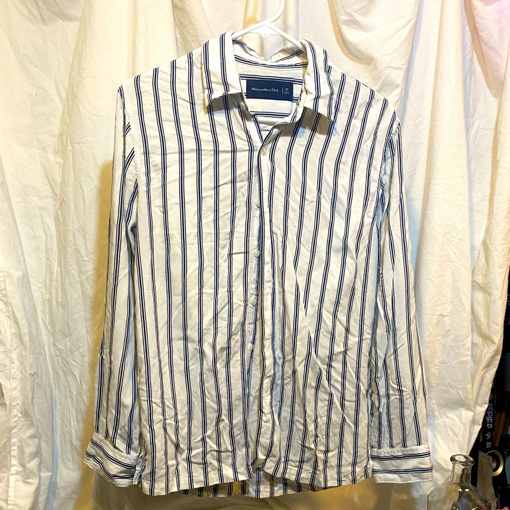 Abercrombie & fitch white and blouse stripped button up size can